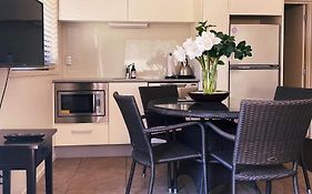 Retreat On Rita ~ Downtown Mount Maunganui With Beach Access